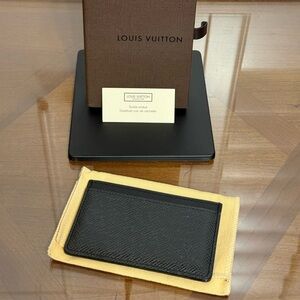 Louis Vuitton Black Taiga Leather Card Holder